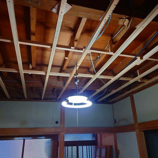 1階和室　天井張替施工中