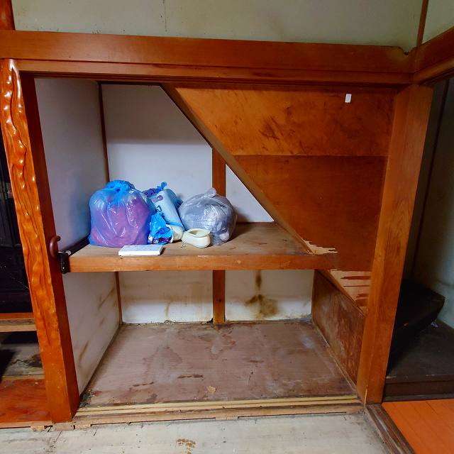 1階和室　押し入れ現状