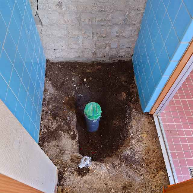 トイレ水回り　施工中