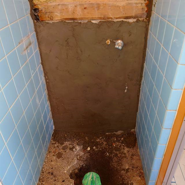 トイレ水回り　施工中