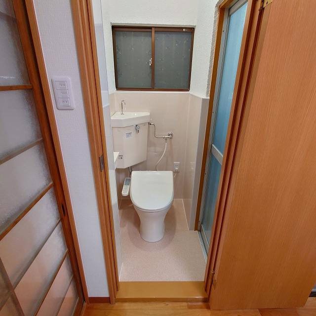 トイレ設置　施工中