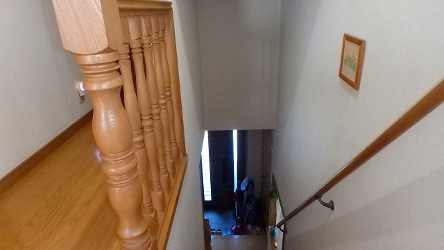 1階廊下、階段、2階廊下 天井・壁クロス張替工事 現状